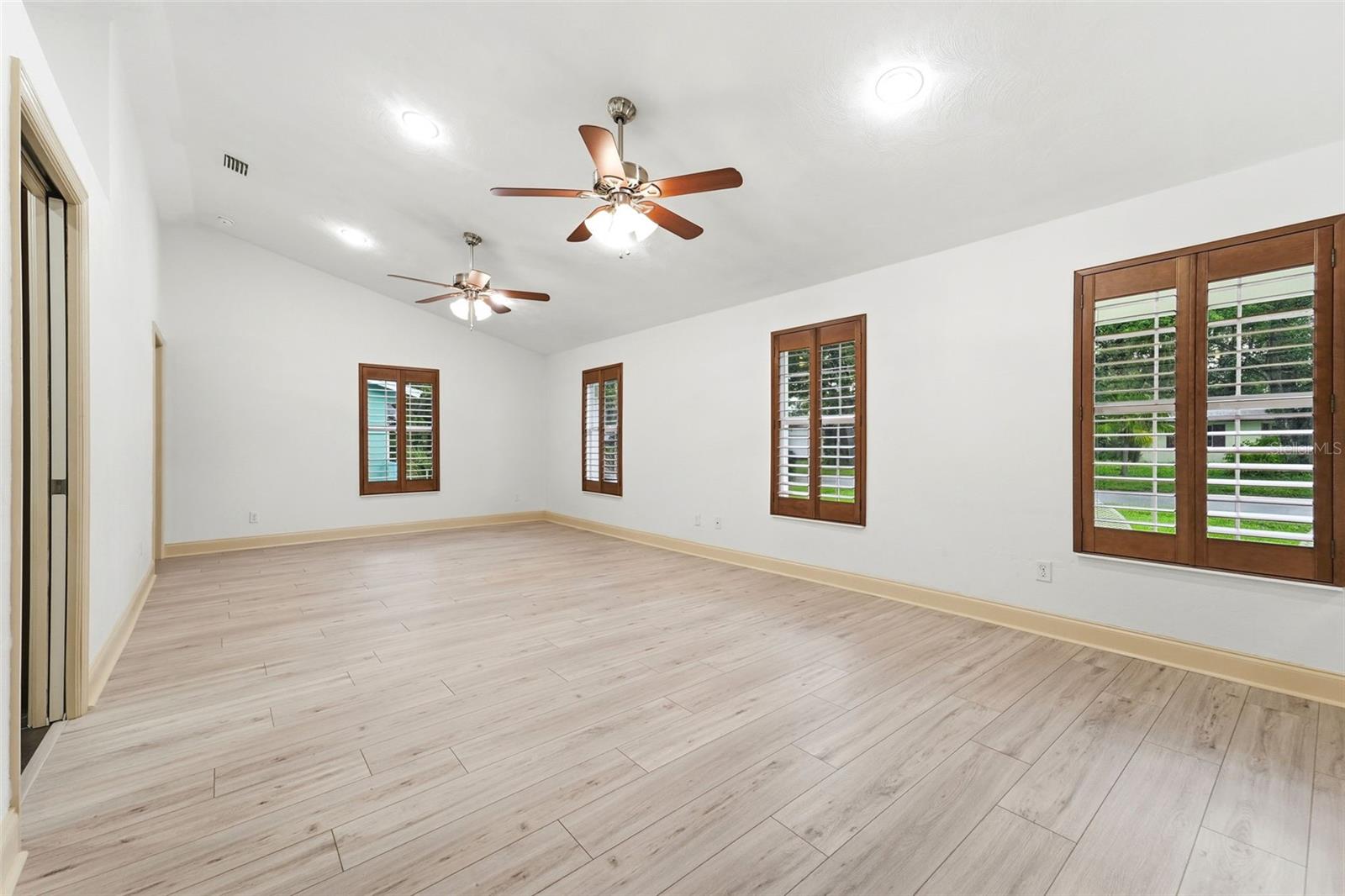 59 CRESTWOOD CIR — photo 4