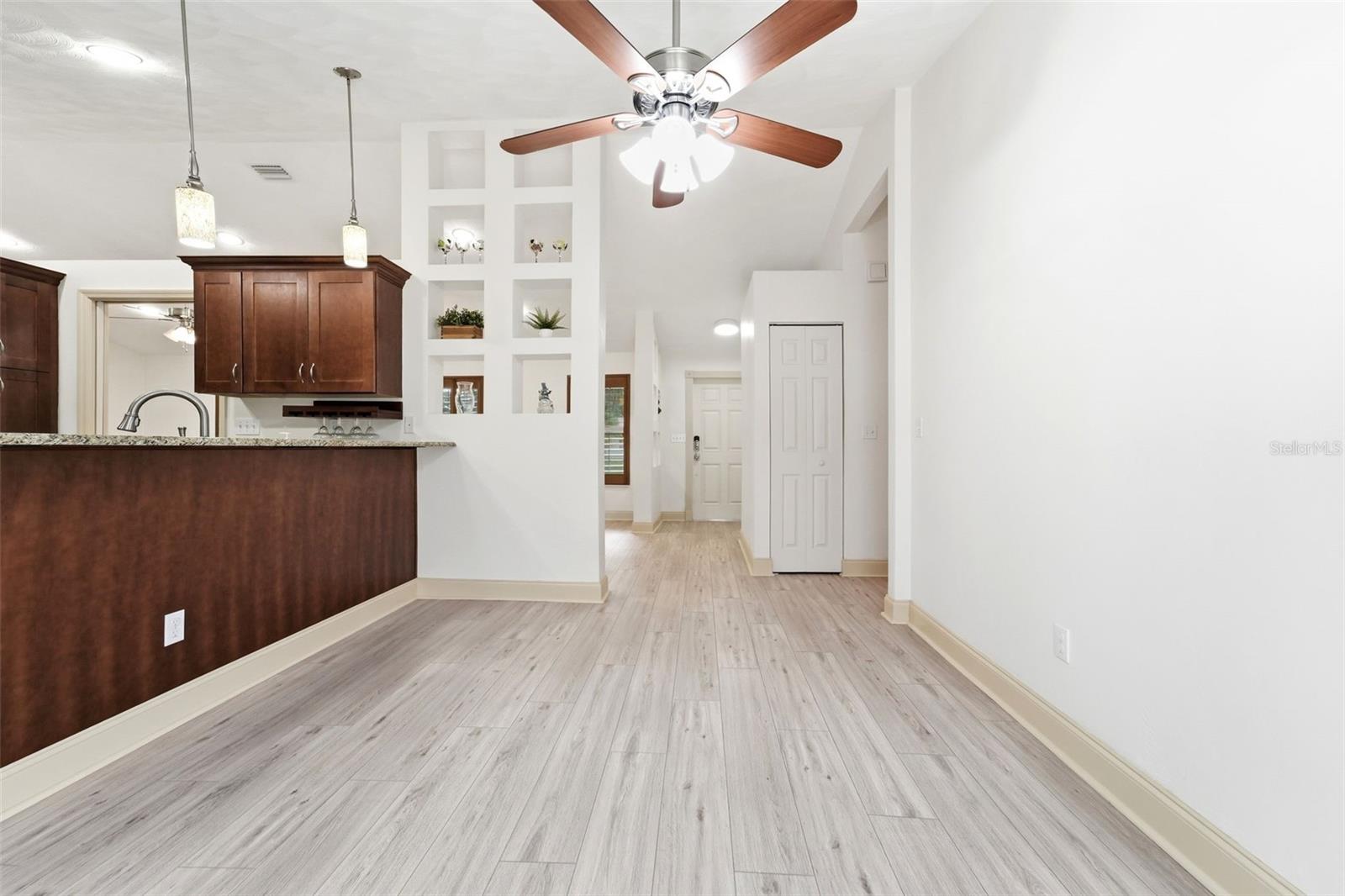 59 CRESTWOOD CIR — photo 5