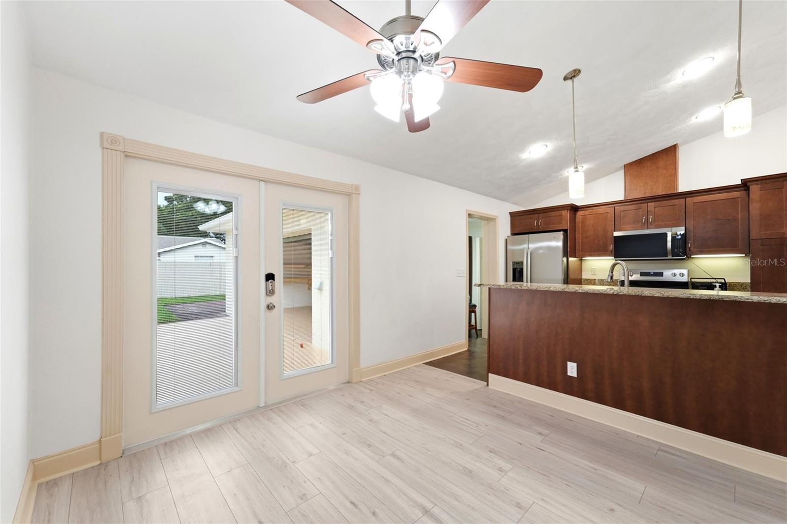 59 CRESTWOOD CIR — photo 6