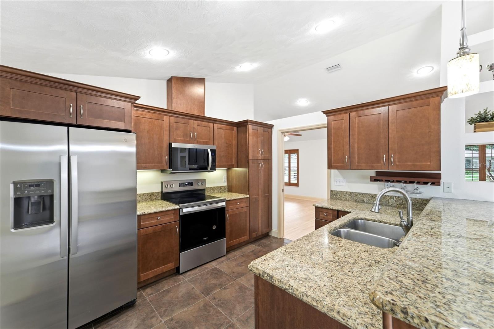 59 CRESTWOOD CIR — photo 7