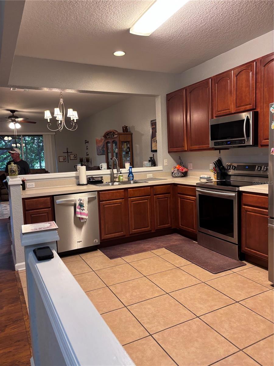 1121 LOYOLA CT — photo 2