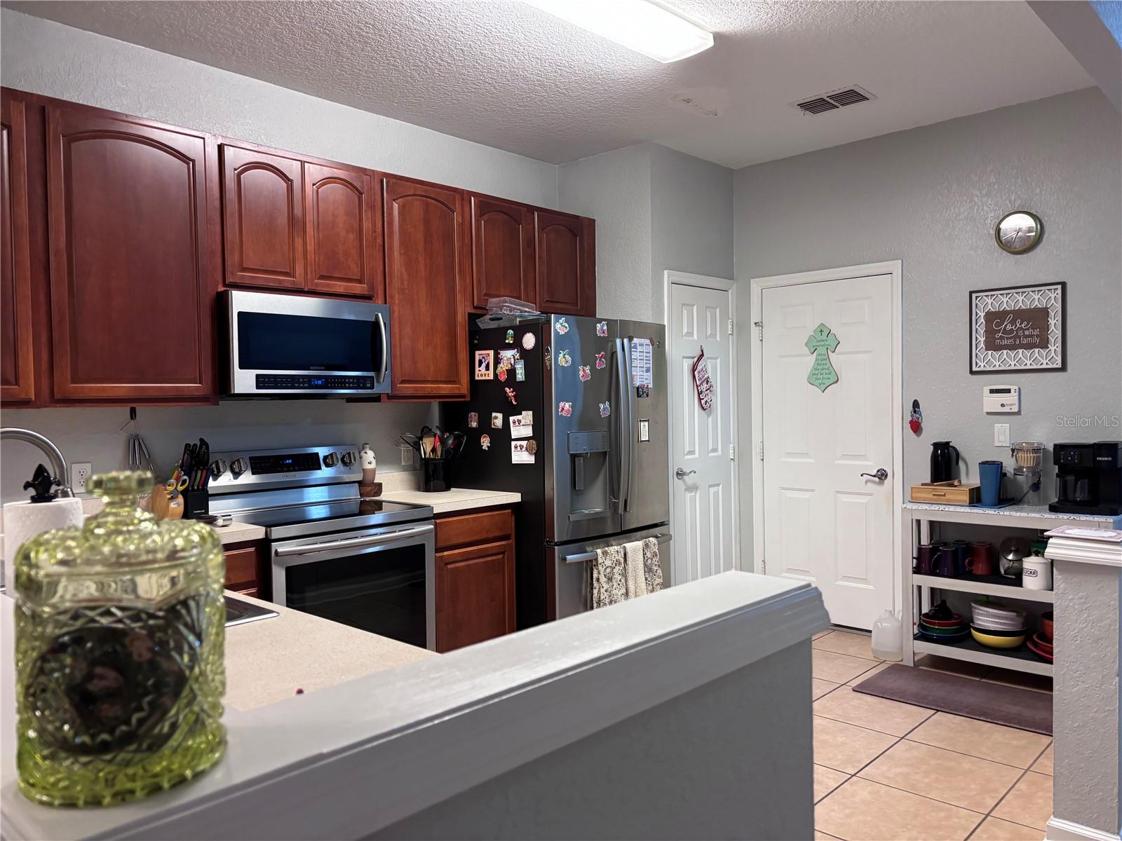 1121 LOYOLA CT — photo 3