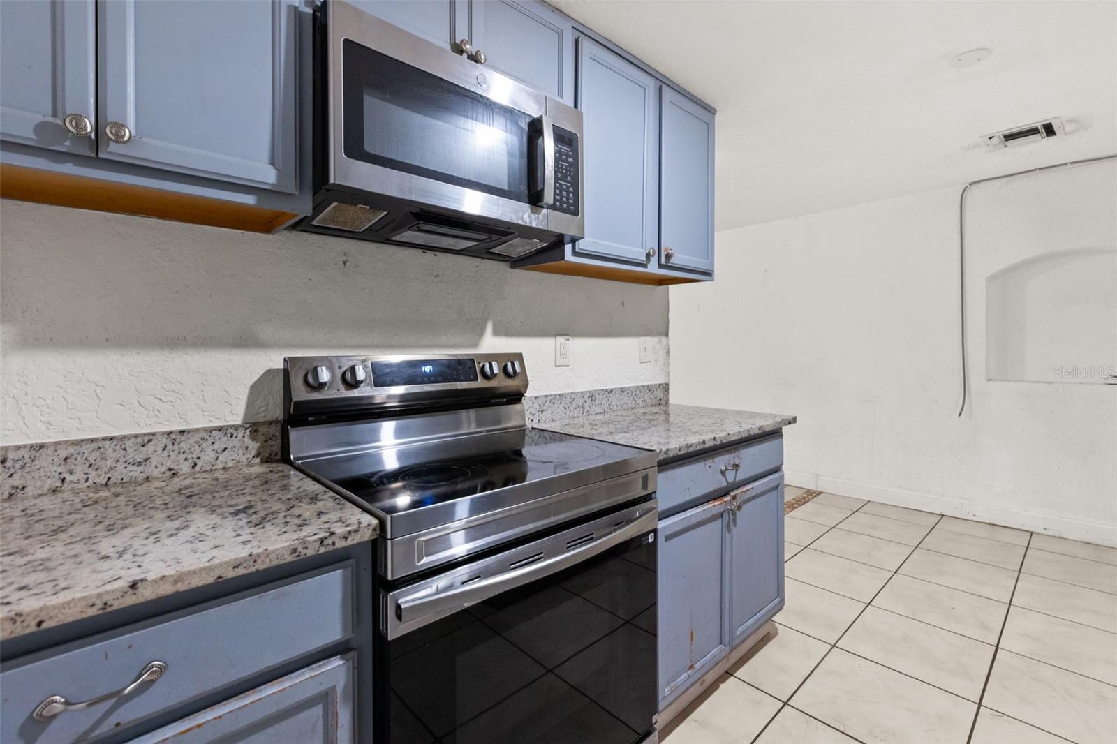 2617 S LAUREL AVE — photo 4