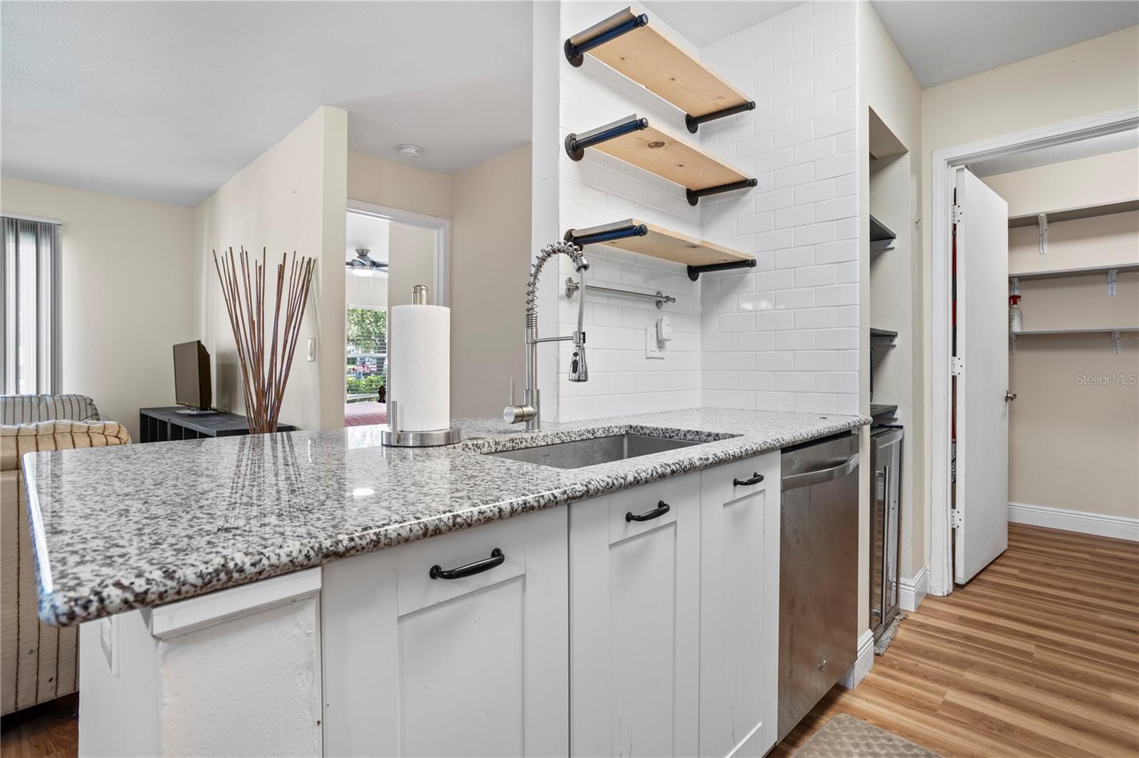2504 GRASSY POINT DR #100 — photo 9