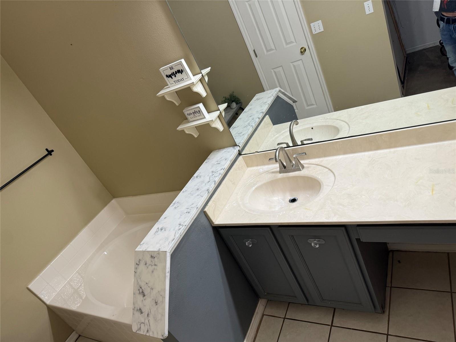 815 DELFINO PL — photo 9