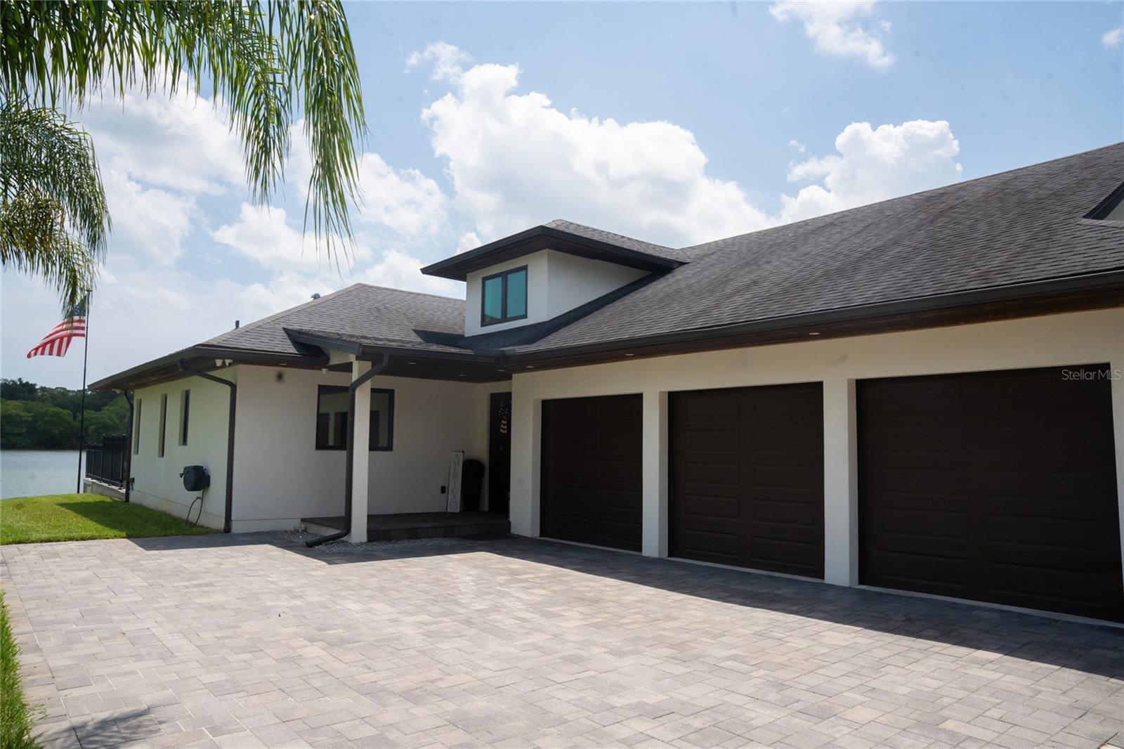 995 STACY LN