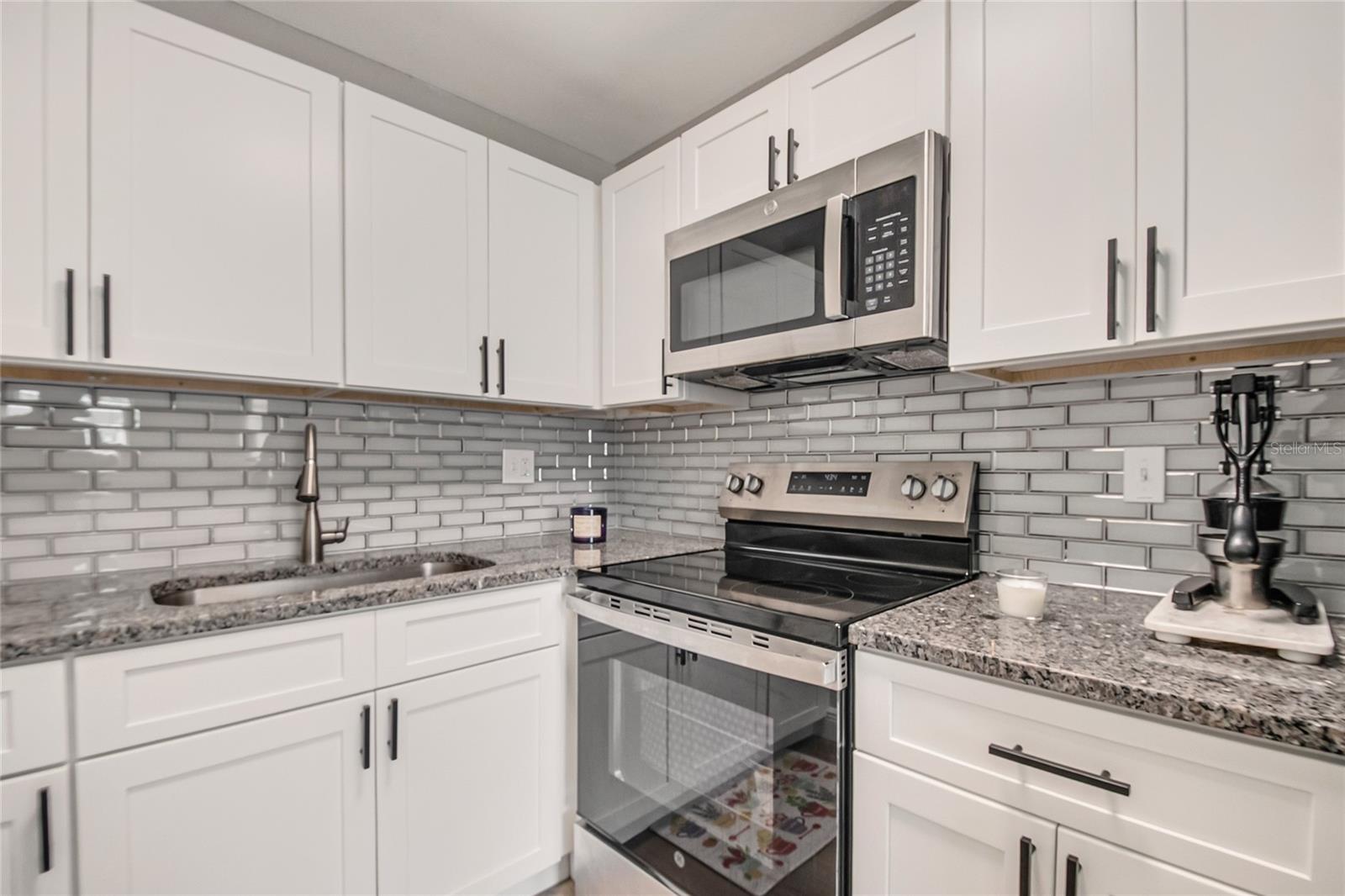211 WOODMERE BLVD
