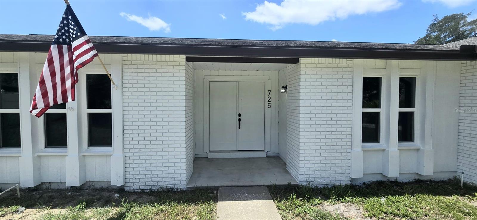 725 TULIP CT — photo 2