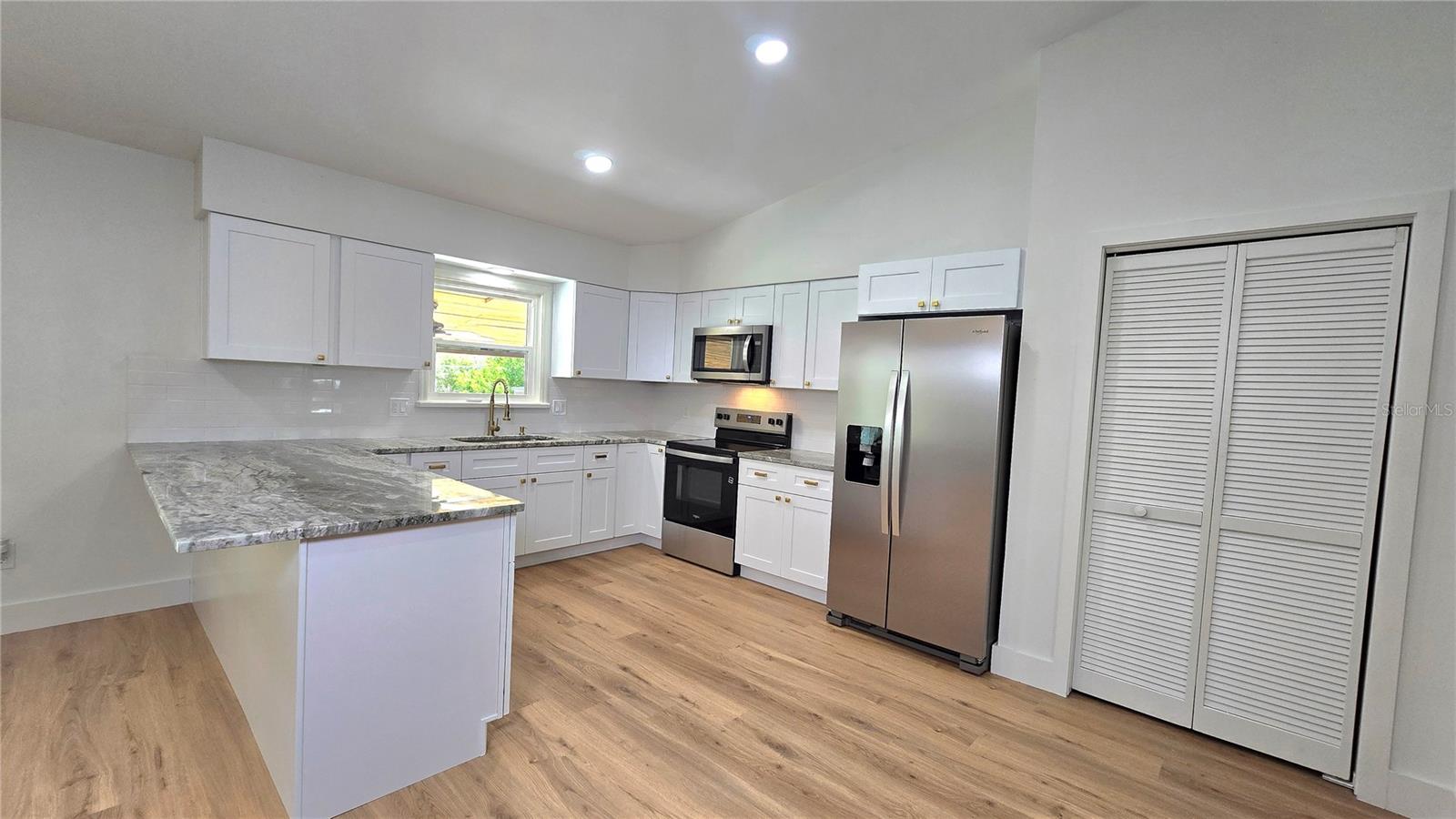 725 TULIP CT — photo 8