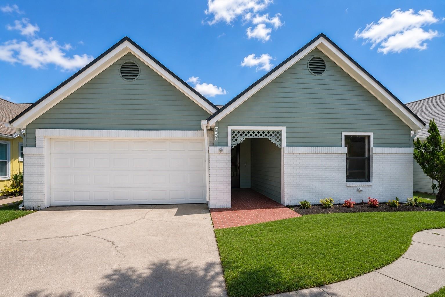 756 PINE SHORES CIR