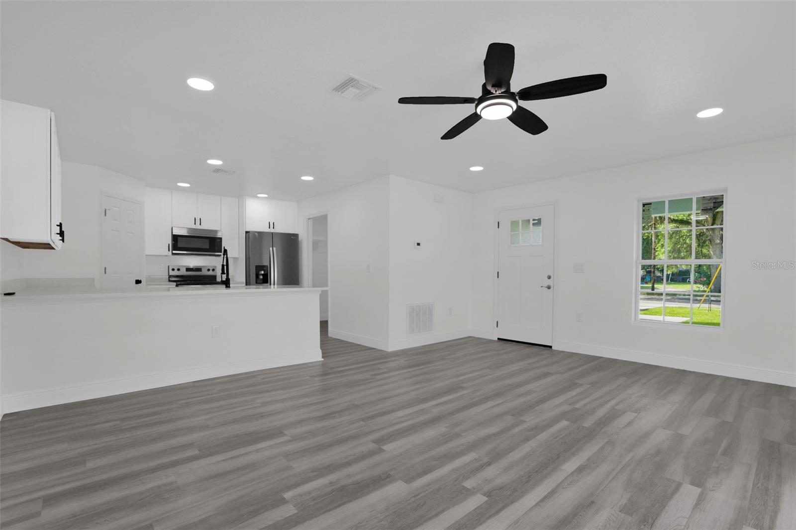 1704 W 15TH ST — photo 3