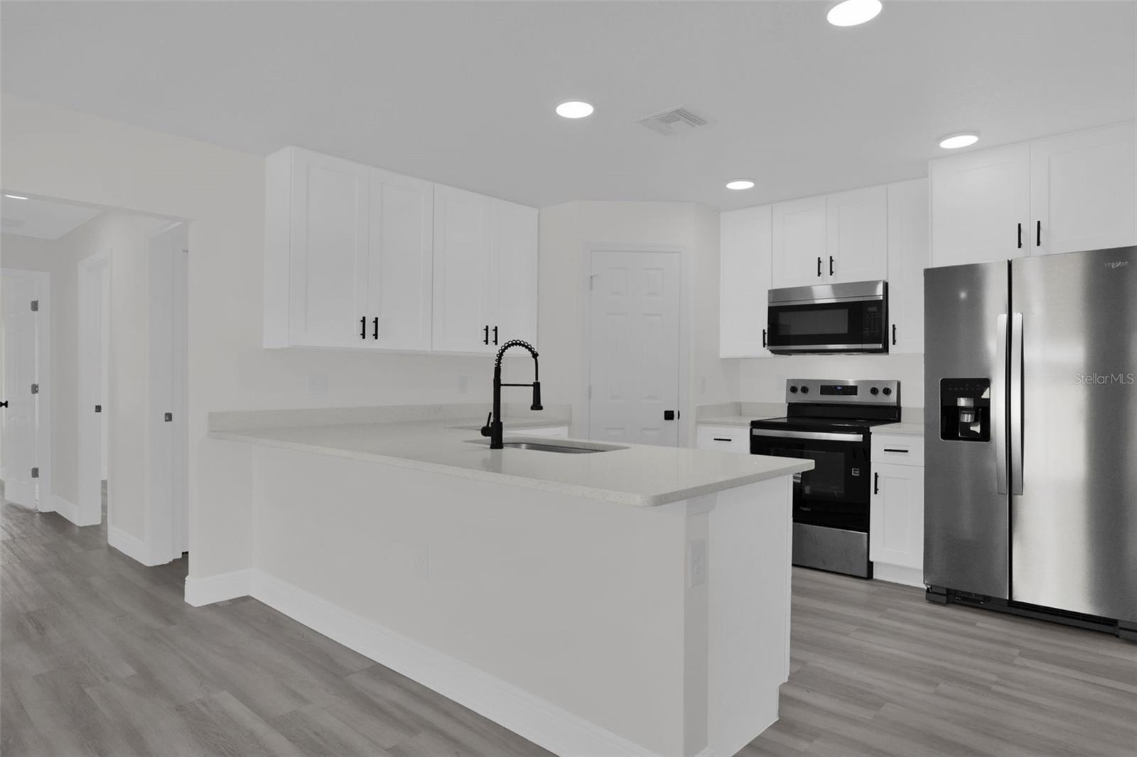1704 W 15TH ST — photo 5