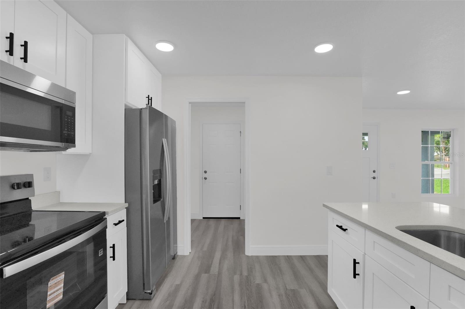 1704 W 15TH ST — photo 7