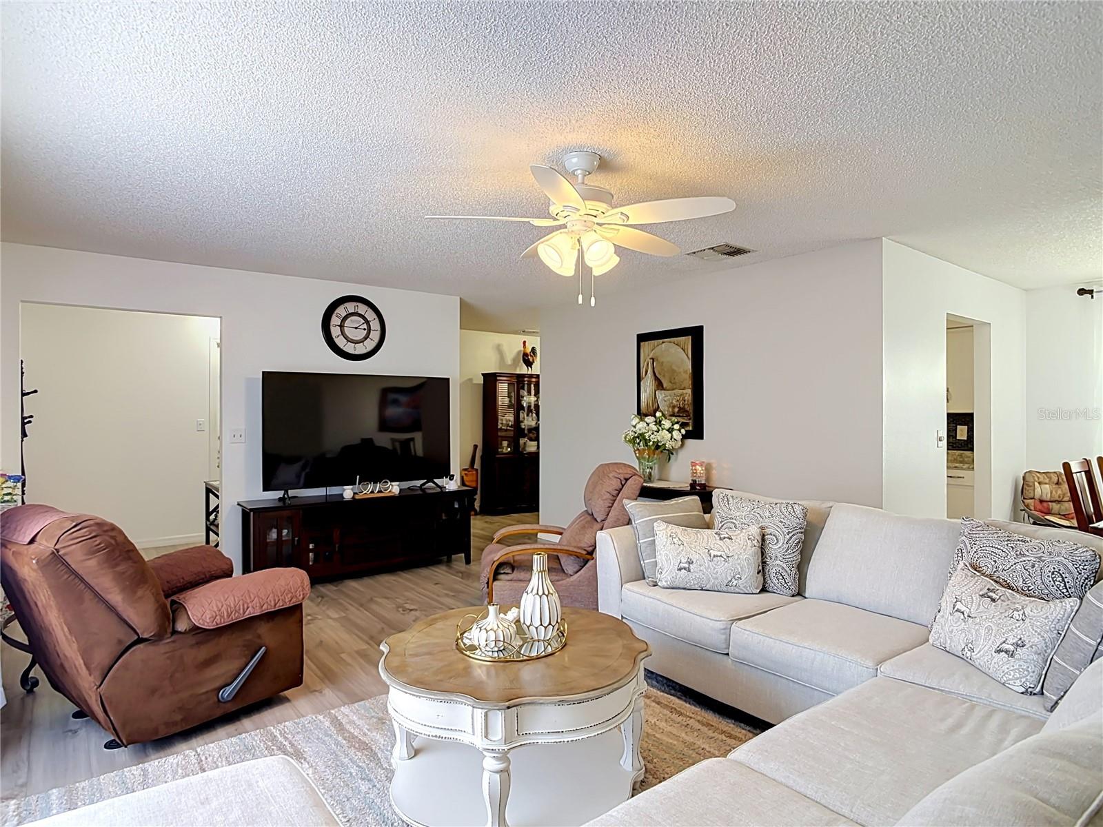1535 LAVILLA ST — photo 8