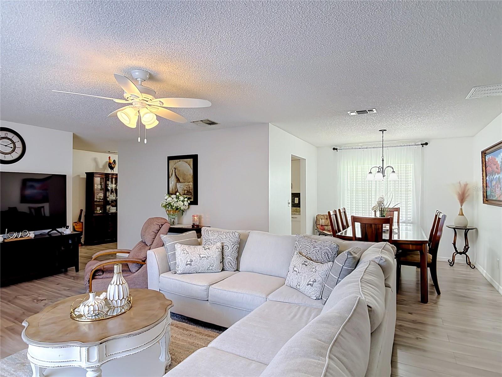 1535 LAVILLA ST — photo 9