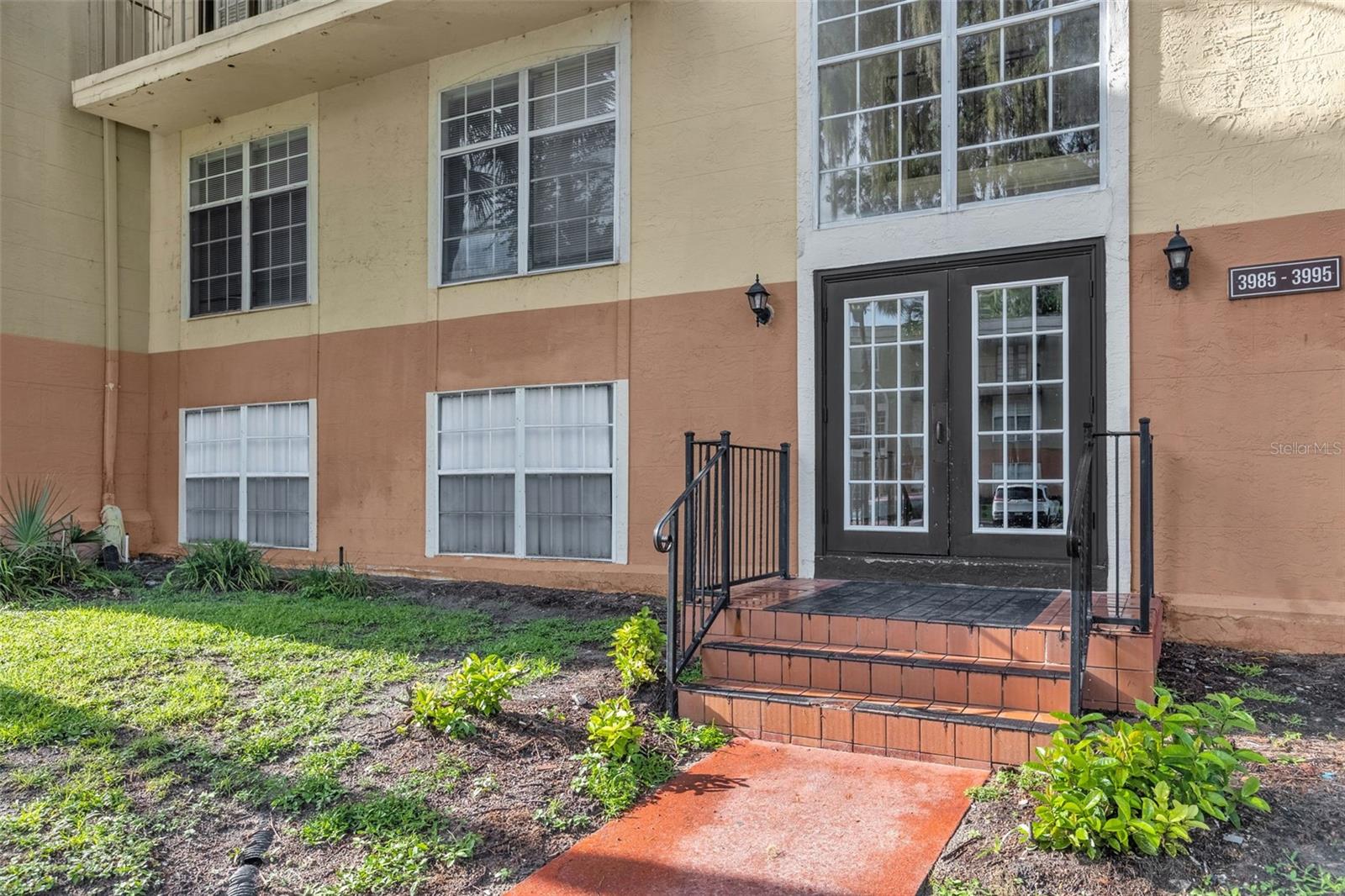 3987 VERSAILLES DR #3987F