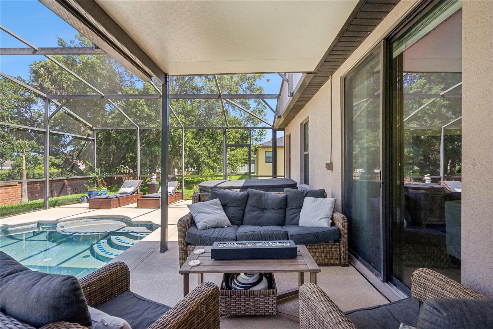 2440 VINEYARD CIR — photo 4