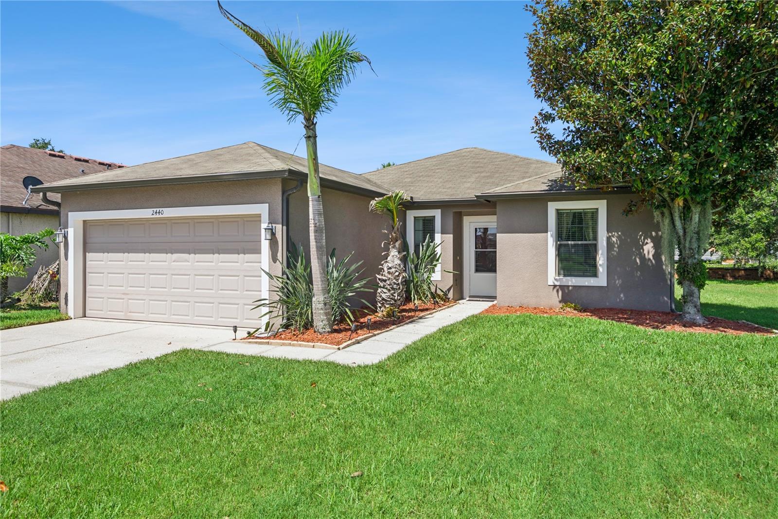 2440 VINEYARD CIR