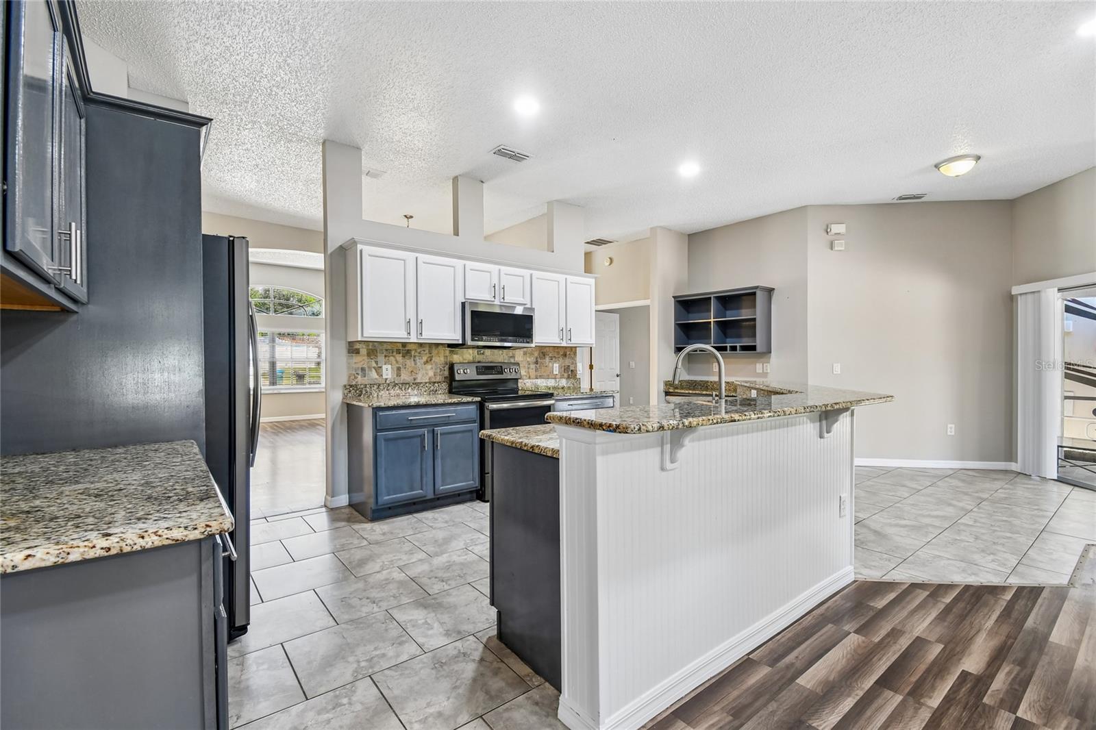 1965 ALAMEDA DR — photo 7