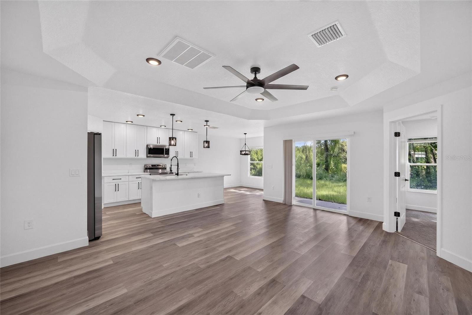 2225 MCCARTHY AVE — photo 2