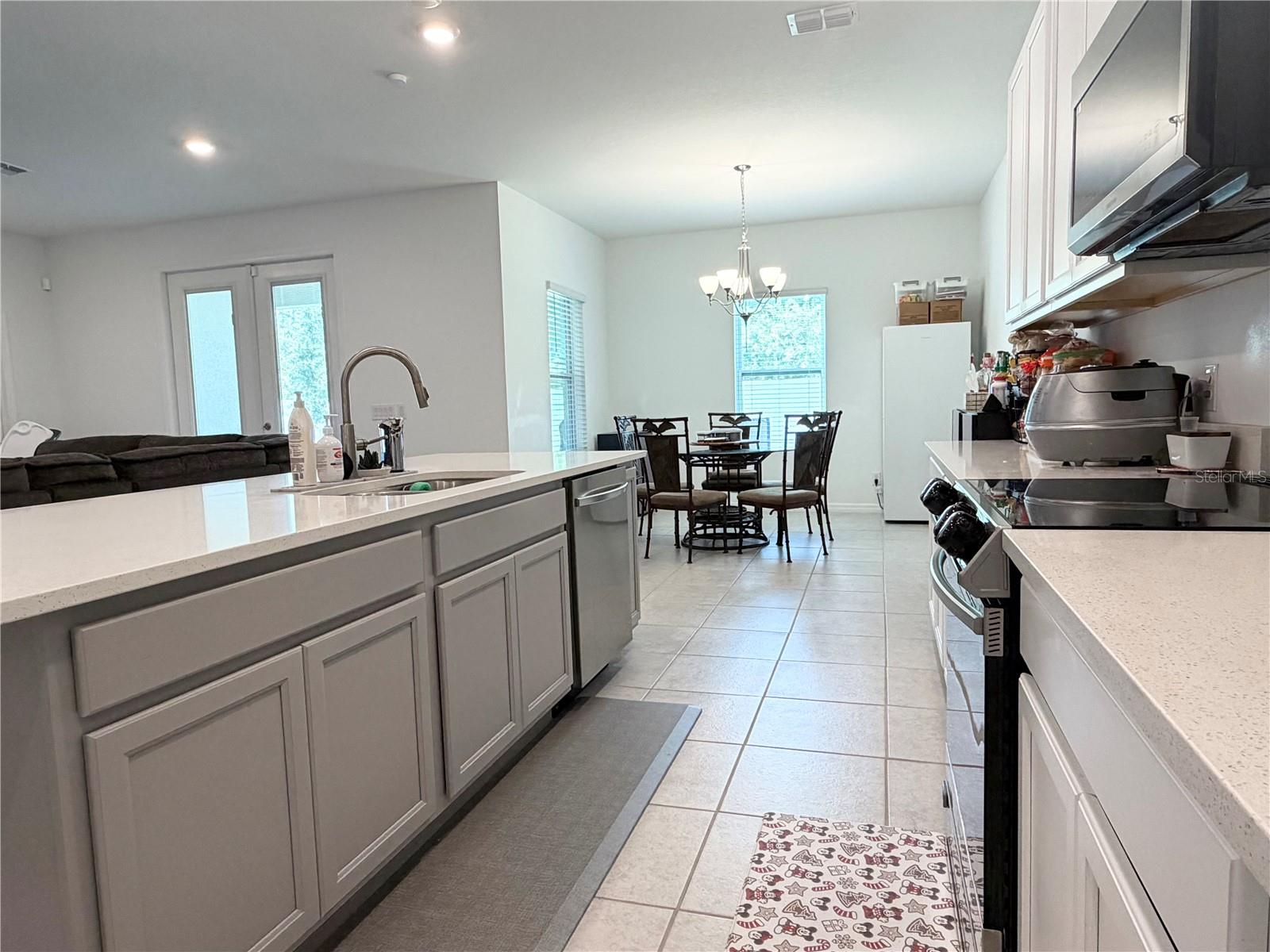 1663 MEADOWLARK DR — photo 10