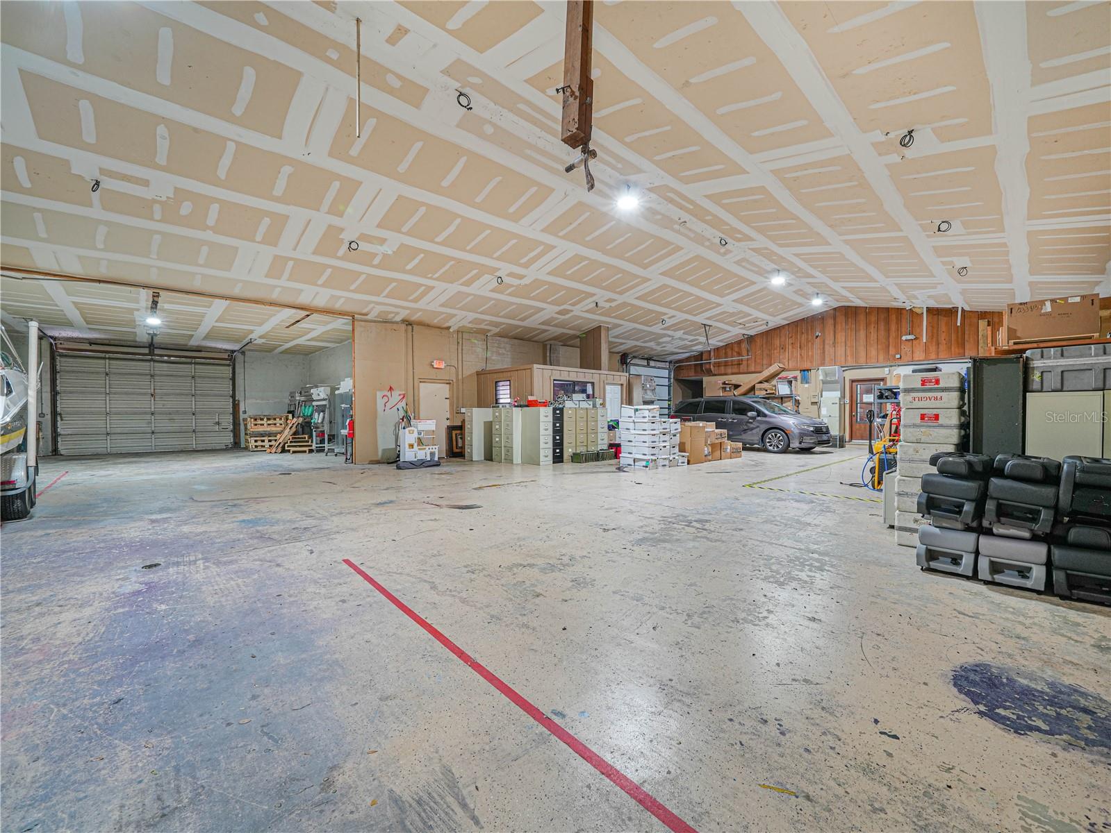 112 N POPLAR AVE — photo 8