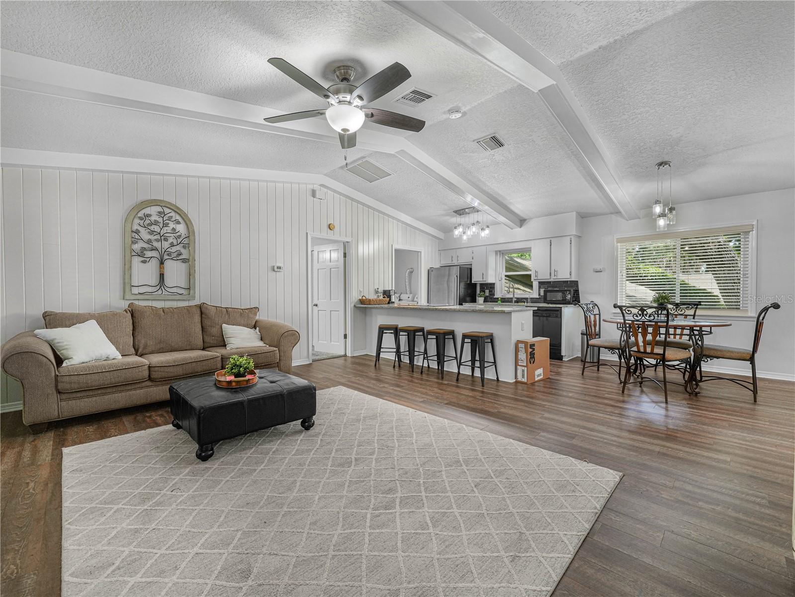 112 N POPLAR AVE — photo 10