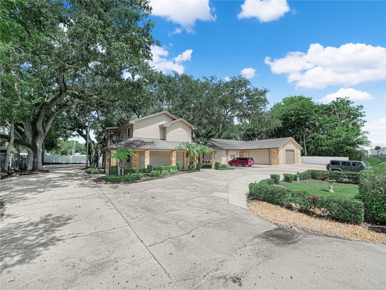 112 N POPLAR AVE