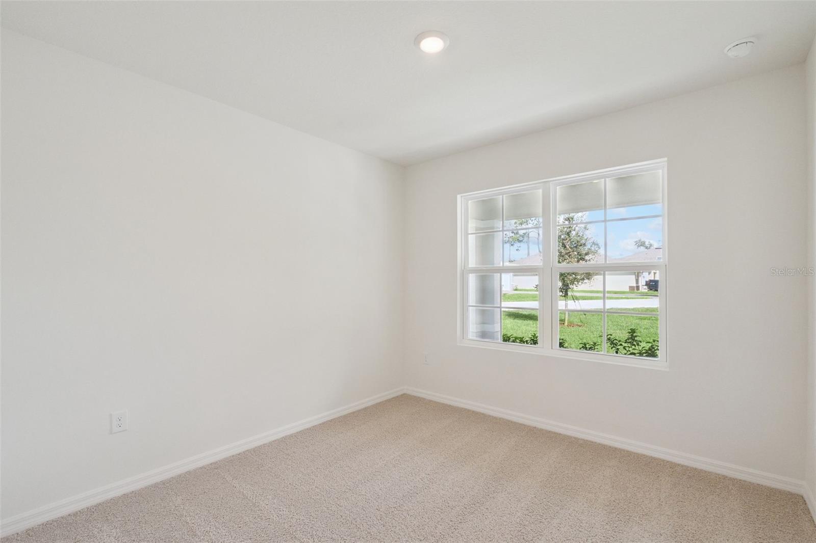 1340 FOUNTAIN VIEW ST — photo 3