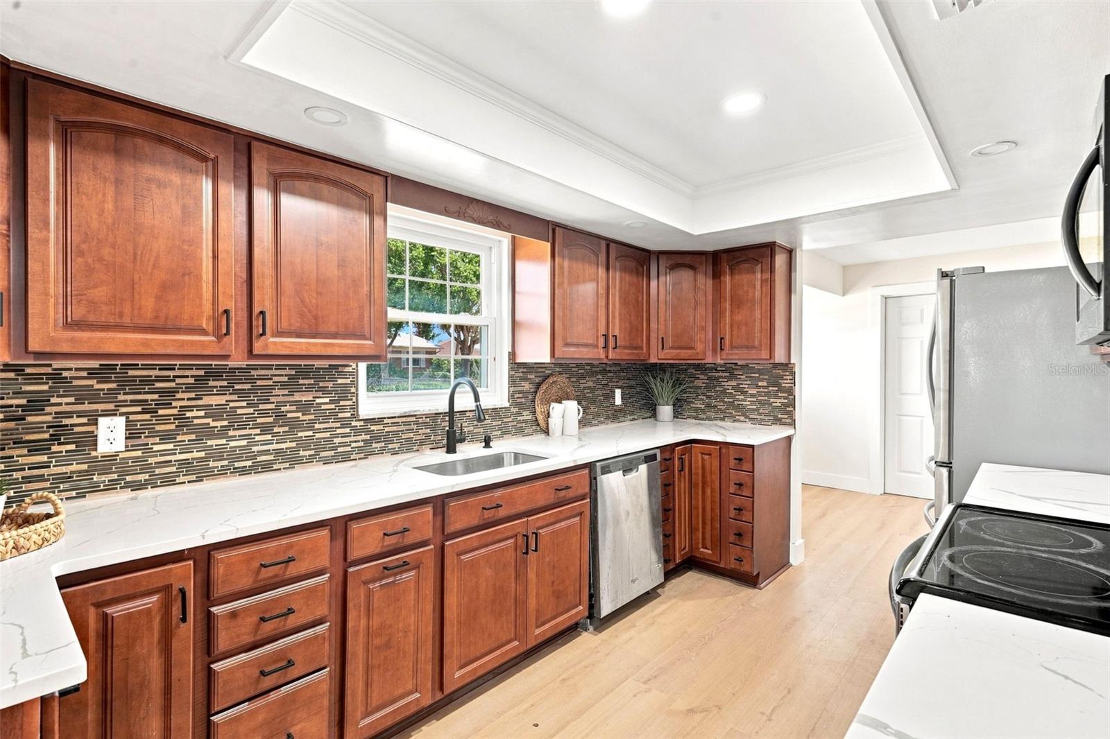 102 ANN RUSTIN DR — photo 11