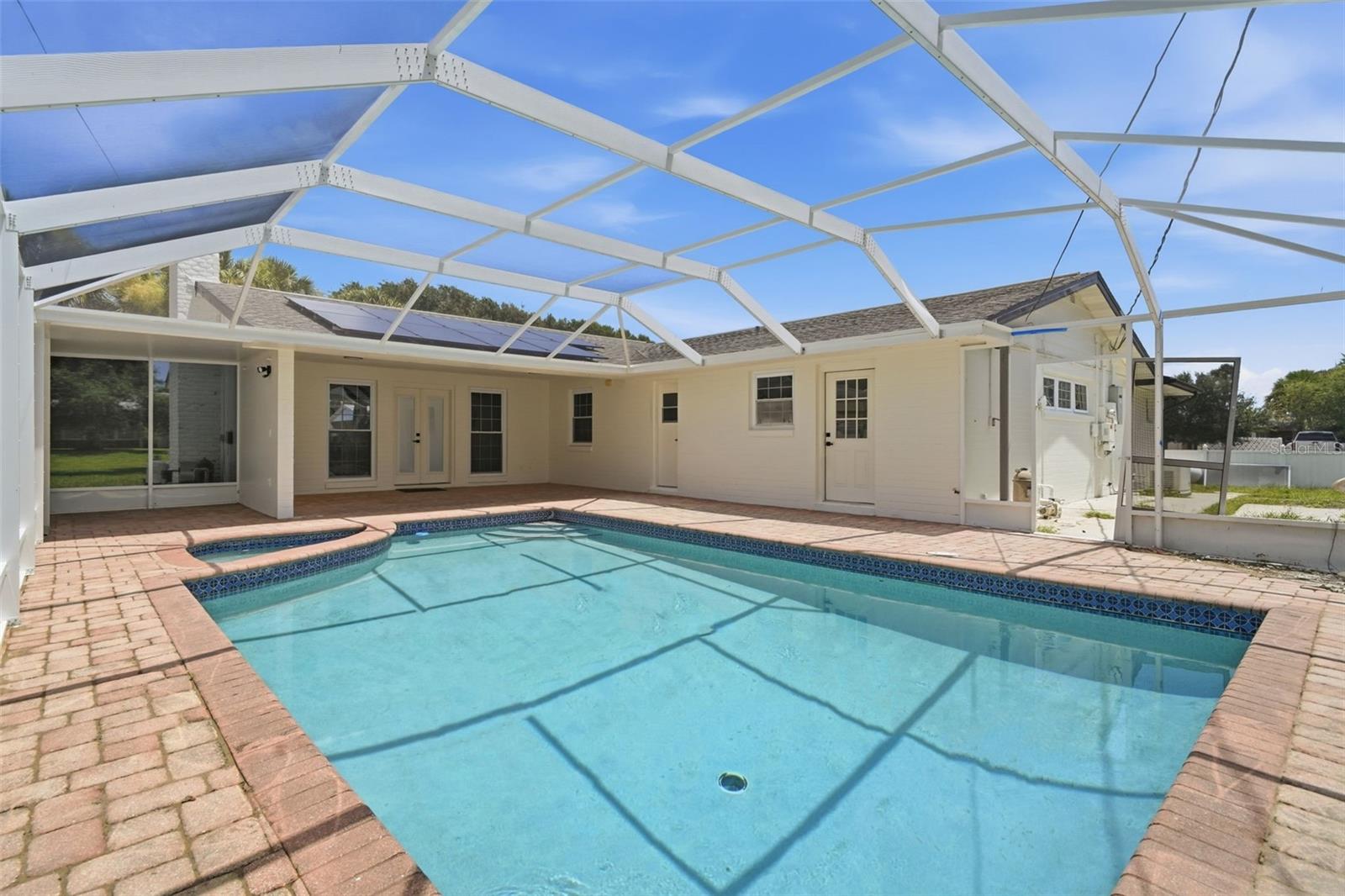 102 ANN RUSTIN DR — photo 4