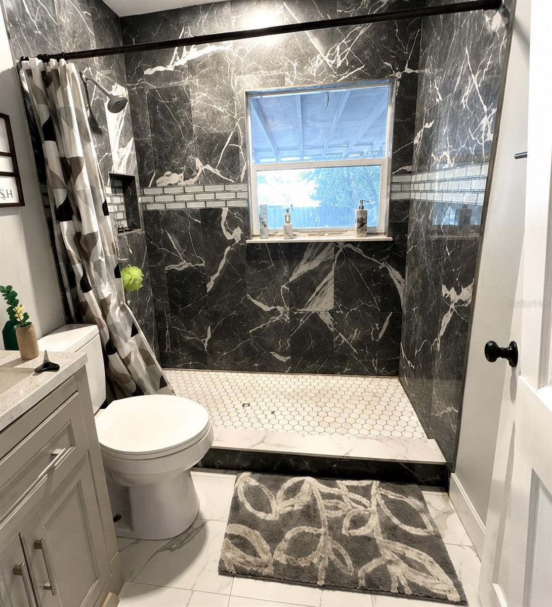 2400 S LAUREL AVE — photo 4