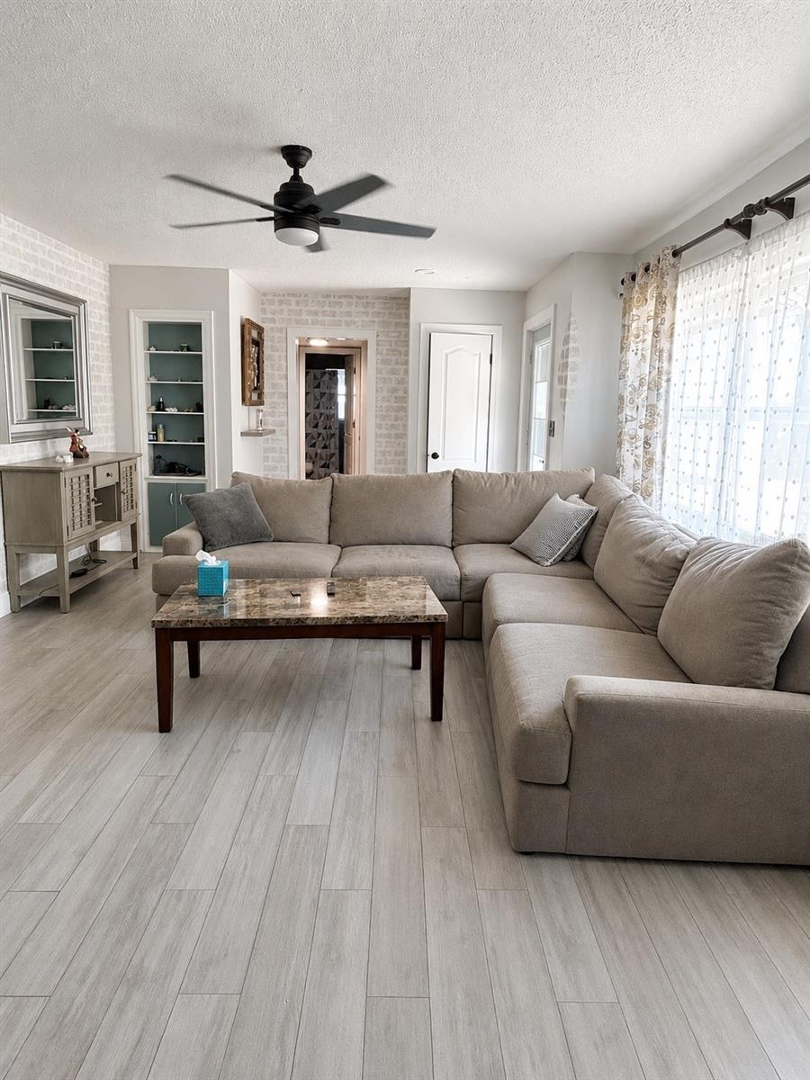 2400 S LAUREL AVE — photo 5