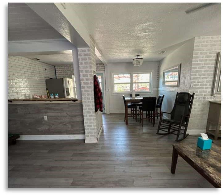 2400 S LAUREL AVE — photo 6