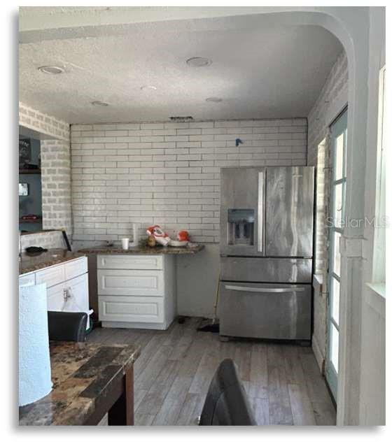 2400 S LAUREL AVE — photo 10