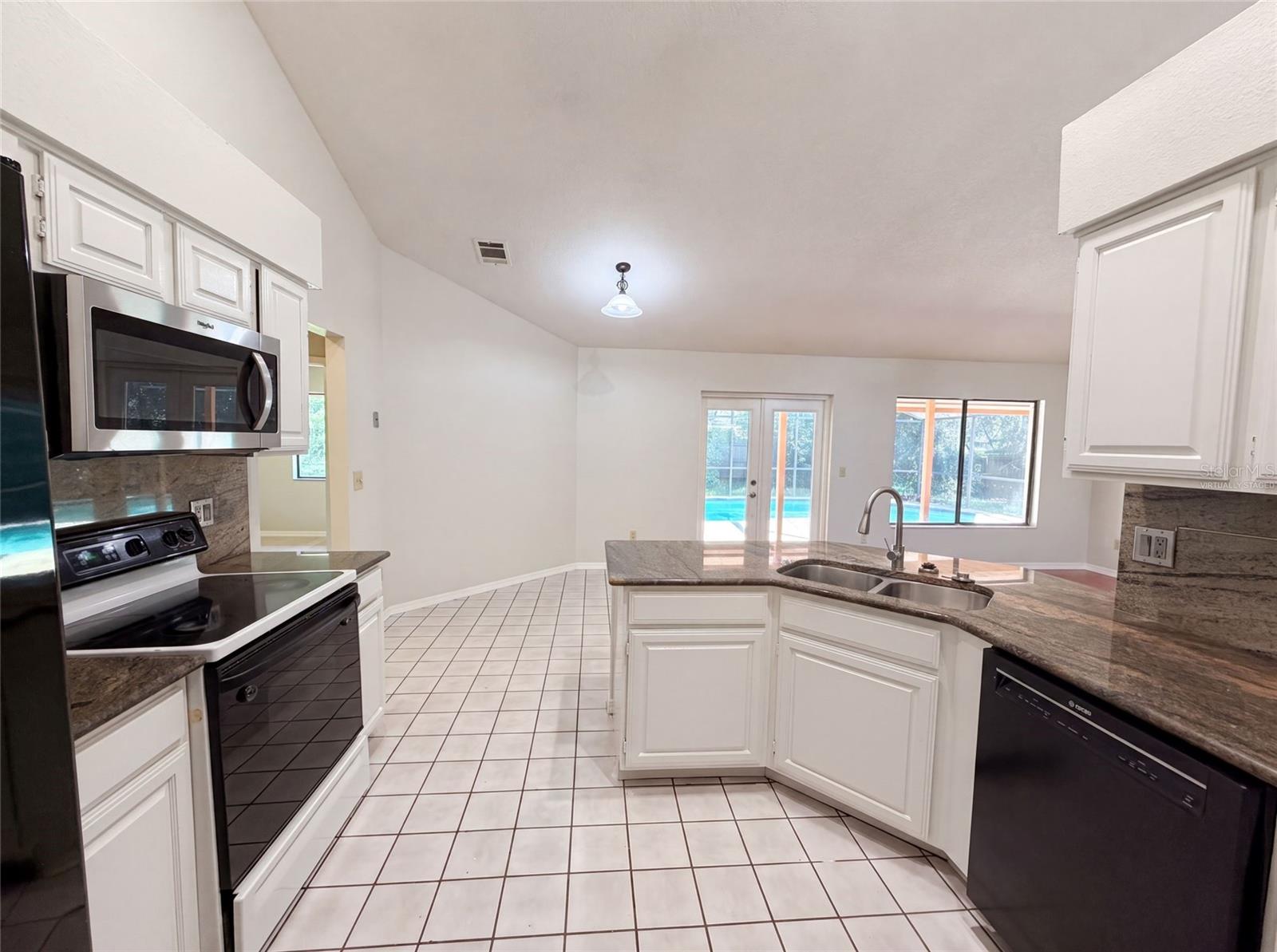 332 SPRUCEWOOD RD — photo 2