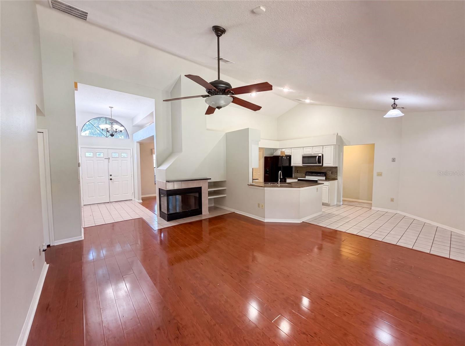 332 SPRUCEWOOD RD — photo 3
