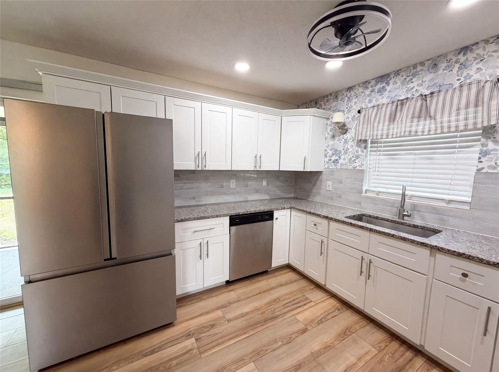 2242 E DANA DR — photo 2