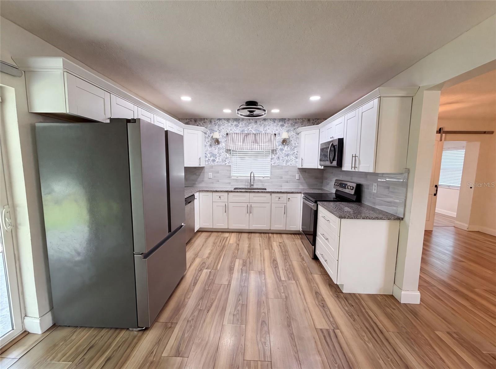 2242 E DANA DR — photo 3