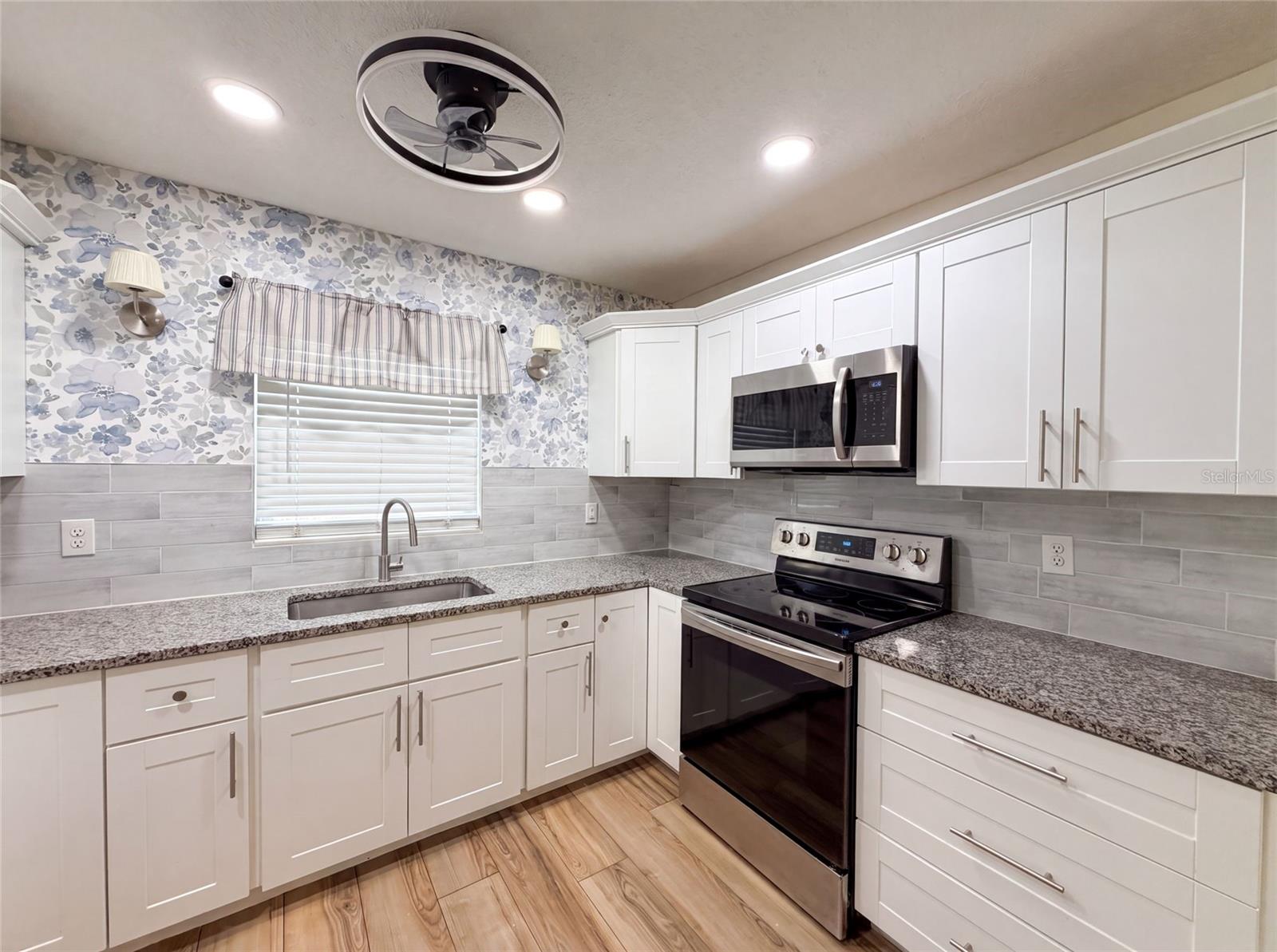 2242 E DANA DR — photo 4