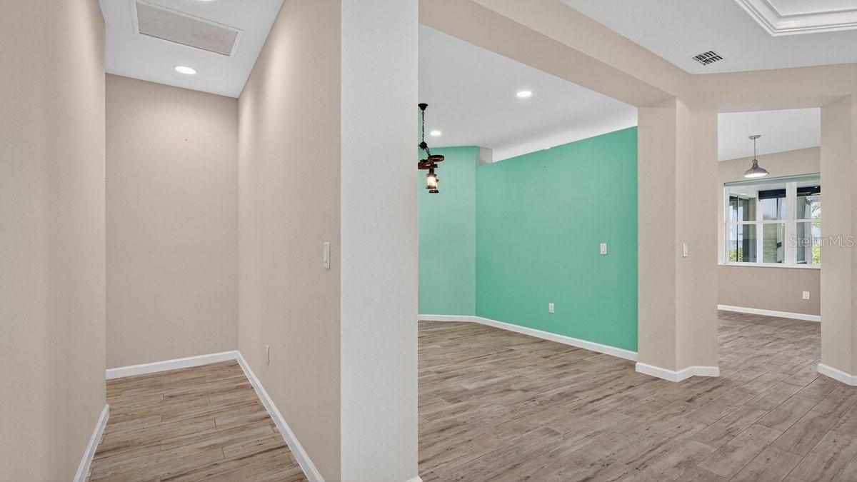 842 ATTITUDE AVE — photo 11