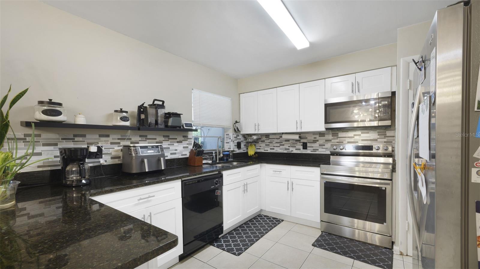 1460 E LOMBARDY DR — photo 12