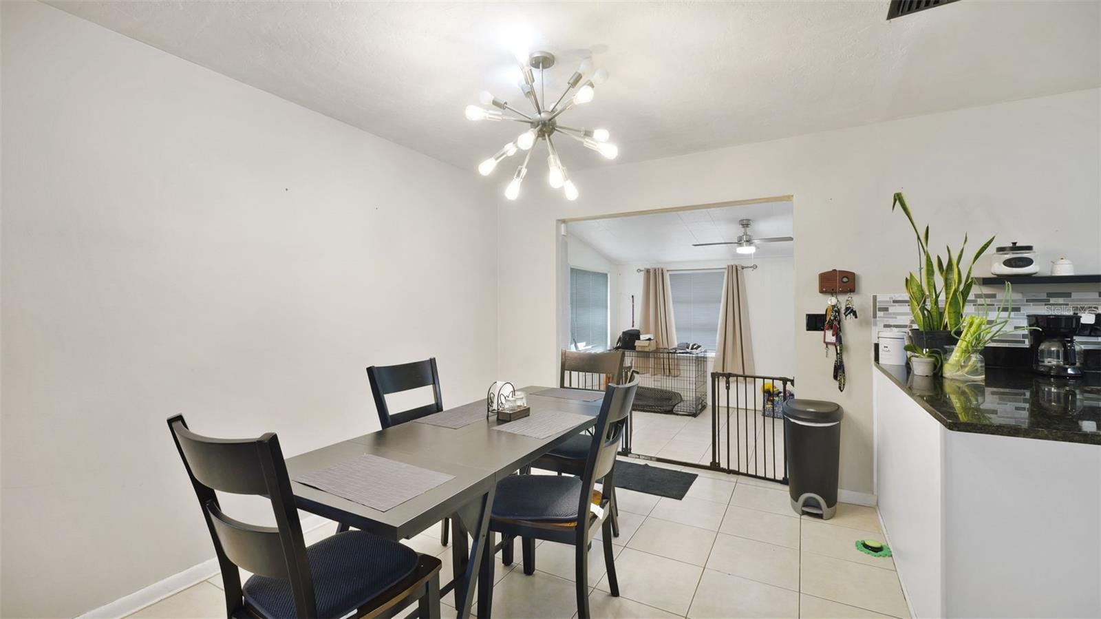1460 E LOMBARDY DR — photo 9