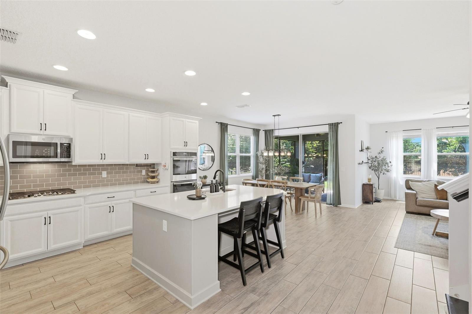 285 ANCONA AVE — photo 8