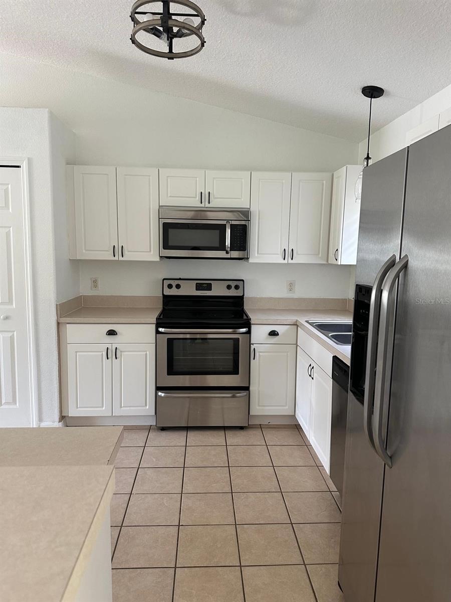 2149 N NORMANDY BLVD — photo 3