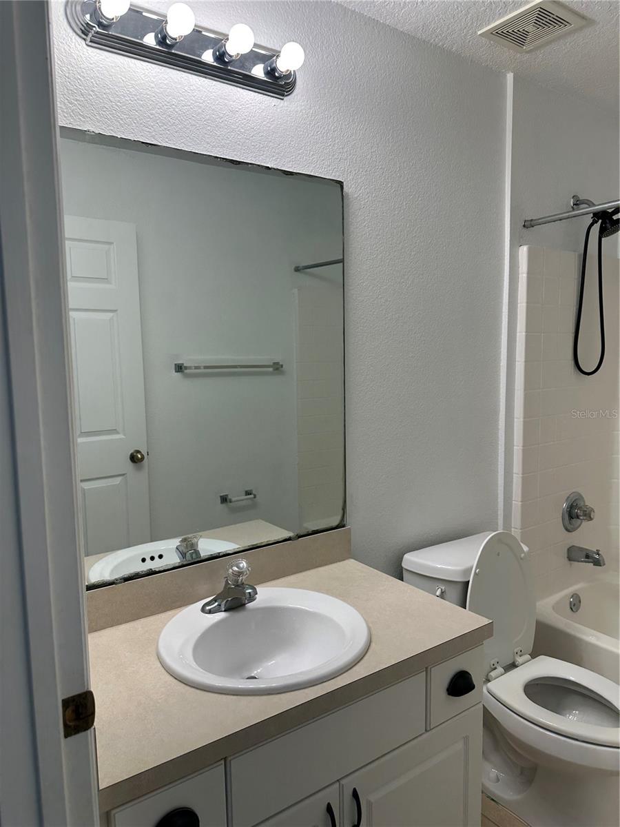 2149 N NORMANDY BLVD — photo 7