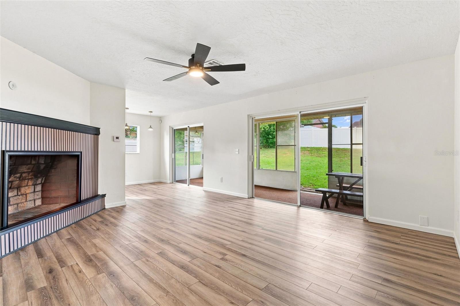 1441 NE OLD MILL DR — photo 3