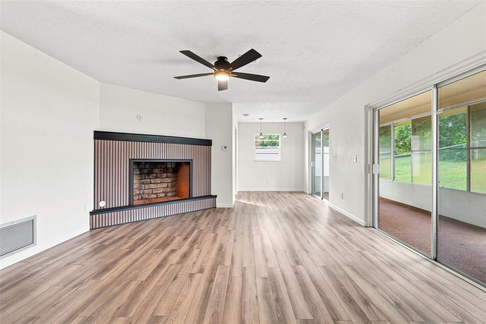 1441 NE OLD MILL DR — photo 5