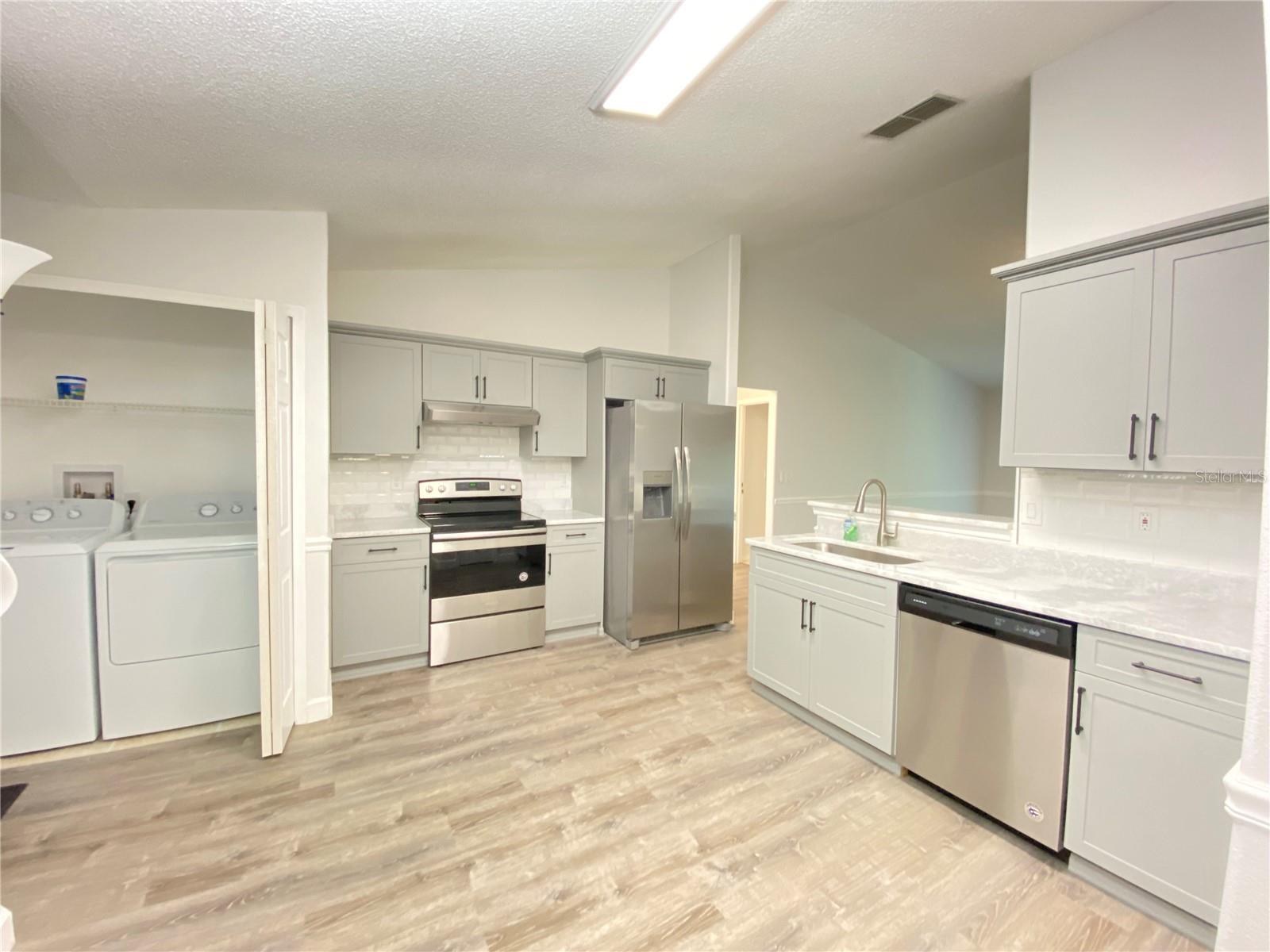 13724 RIVERPATH GROVE DR — photo 3
