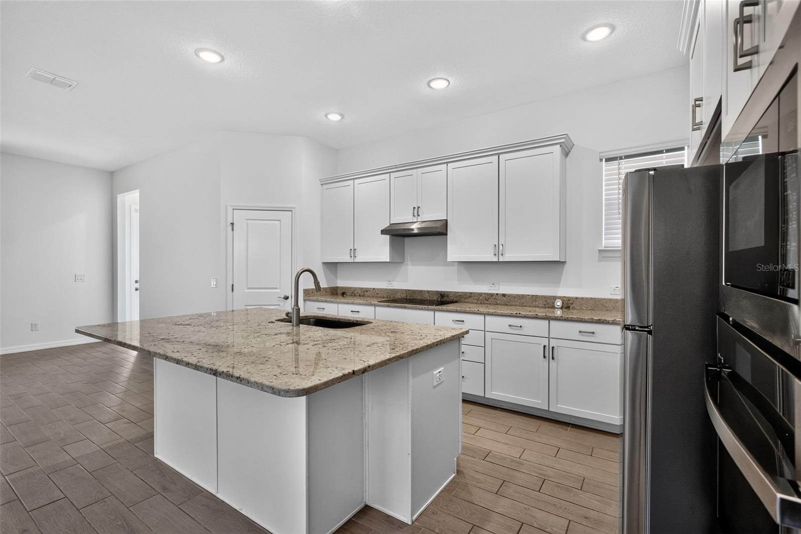 762 MIDDLETON ST — photo 11